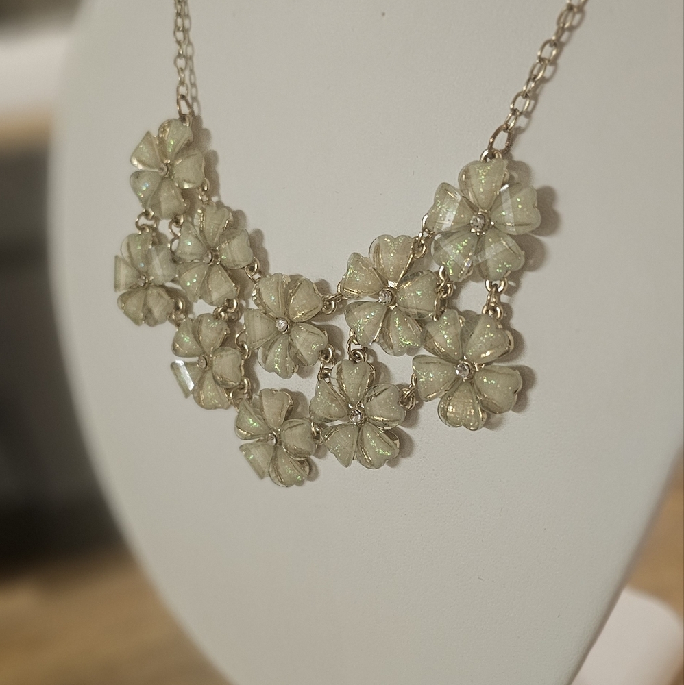 Vintage Signed Flower Necklace. - Picture 5 of 7